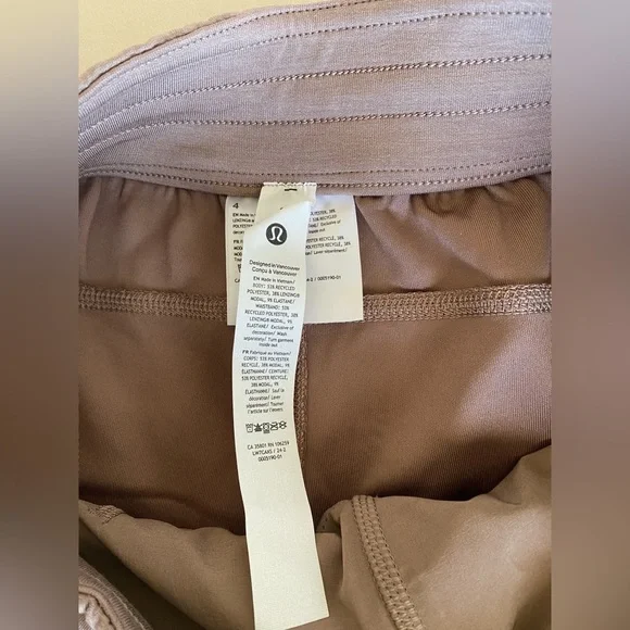 Lululemon Softstreme High-Rise Short 4" NWT Size4 - Picture 9 of 12